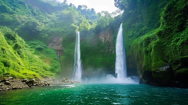 印尼瀑布惊魂！中国游客遇险全记录，暑期旅行安全手册请收好