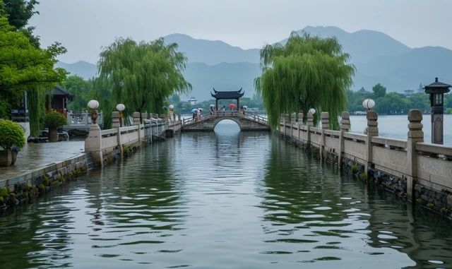 有光的日子里，自驾游玩千岛湖，我把年迈的父母一起带进千岛湖，住进了千岛湖畔鱼儿