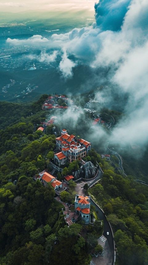 探秘武当山：一日游历道教圣地的历史与自然奇景