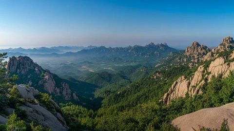 山东省泰山景区游玩路线,位置泰山位于山东省泰安市中部，地处泰安、济南、淄博三市