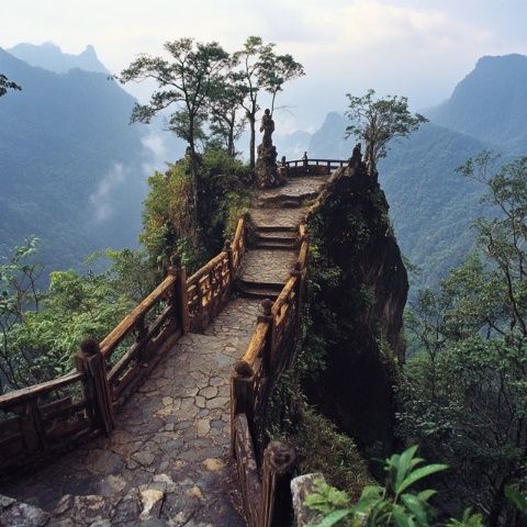 汉中龙头山景区艳阳高照