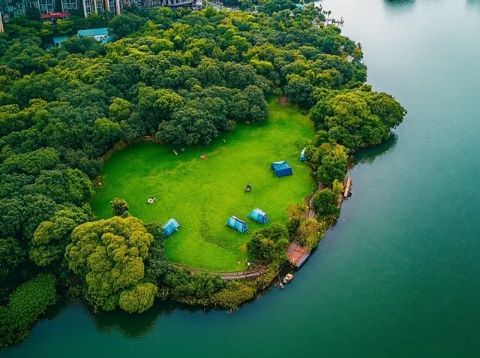 江浙沪周边最适合自驾的地方，杭州千岛湖，风景秀丽娱乐项目众多，可以坐快艇游湖