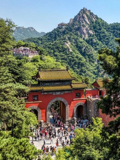 探索青岛崂山：自驾沿海公路美景与旅游指南