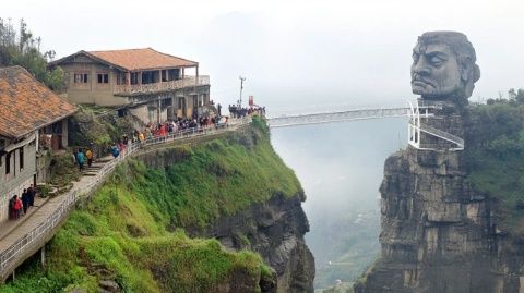 长治旅游景点大全：黄崖洞、龙门寺、赤壁旋流、太行神话不夜城和虹霓古村等。