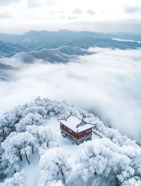 西岭雪山旅游指南：自然风光、游玩项目、交通攻略及实用信息