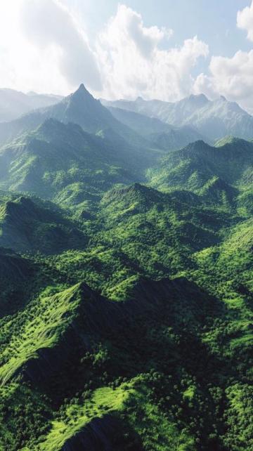 喀纳斯景区，宛如一颗璀璨的明珠，镶嵌在新疆阿尔泰山中段,这里