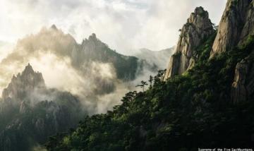 黄山旅游指南：发现中国第一奇山的独特魅力