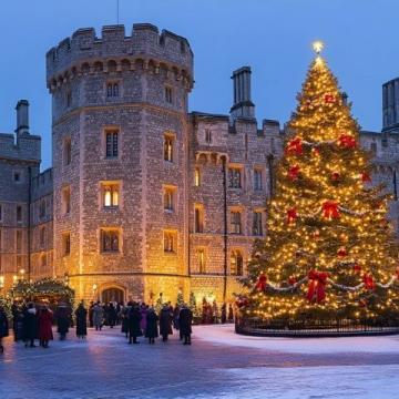 英国旅行第五站～温莎,温莎位于伦敦的西部、泰晤士河南岸，距离伦敦约40公里