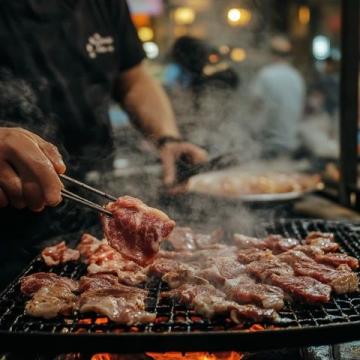 淄博美食之旅：必尝地道烧烤，热门店铺攻略及出行指南